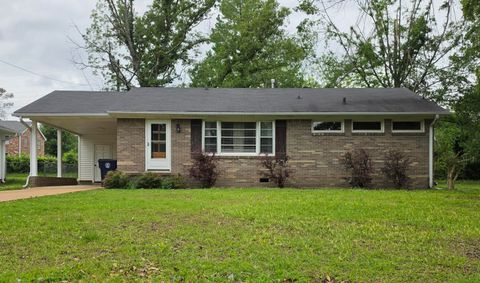 Photo of 1909 Magnolia Circle Cir, Corinth, MS 38834 (MLS # 26-1512)