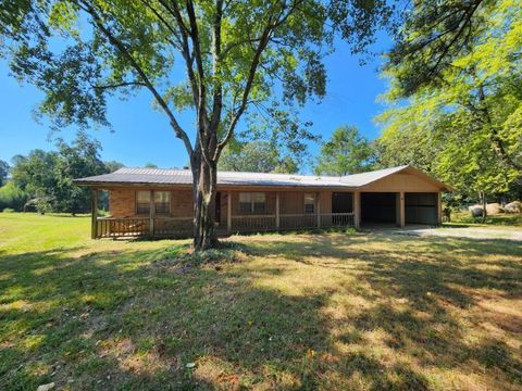 Photo of 561 County Road 800, Blue Mountain, MS 38610 (MLS # 25-3396)