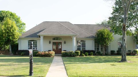 Photo of 4591 Meadow Ridge Dr., Tupelo, MS 38801 (MLS # 26-1457)