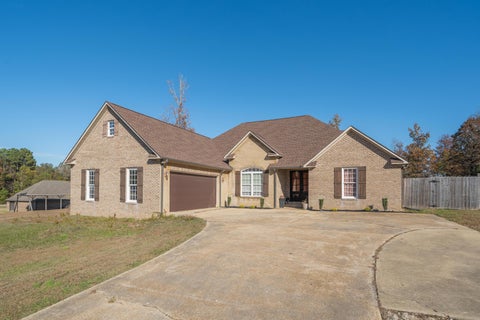 Photo of 200 Crossridge Cir, Mooreville, MS 38857 (MLS # 25-3930)