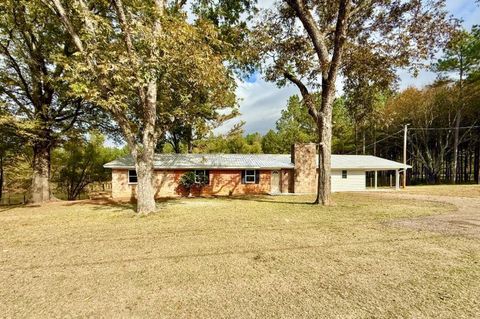 Photo of 850 Hwy 32 East, New Houlka, MS 38850 (MLS # 25-3951)