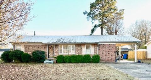 Photo of 1006 Walnut St., Amory, MS 38821 (MLS # 25-4415)