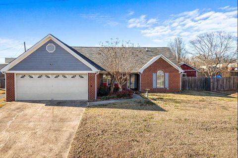 Photo of 809 W Bay Cr., Tupelo, MS 38801 (MLS # 26-131)