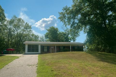Photo of 840 White Cr., Grenada, MS 38901 (MLS # 25-2983) Photo of 840 White Cr., Grenada, MS 38901 (MLS # 25-2983)