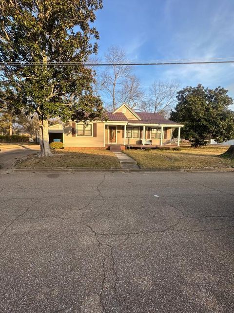 Photo of 618 S Columbus St, Aberdeen, MS 39730 (MLS # 26-33)