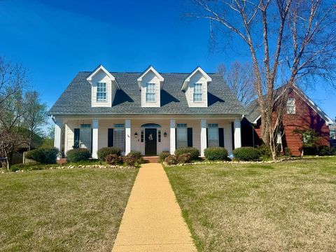 Photo of 4700 Meadow Ridge Dr., Tupelo, MS 38801 (MLS # 26-943)