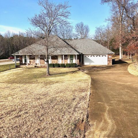 Photo of 1907 W Linden St., Corinth, MS 38834 (MLS # 25-4204)