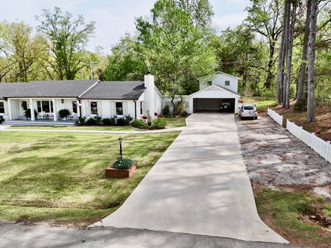 Photo of 704 E Shady Ln., New Albany, MS 38652 (MLS # 26-1193)