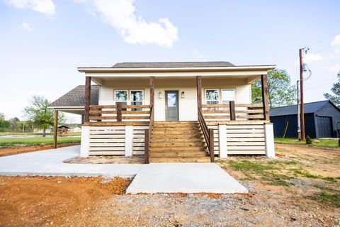 Photo of 50033 Indian Island Cr., Aberdeen, MS 39730 (MLS # 26-1118)