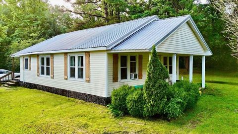 Photo of 1199 Russell Road, Pontotoc, MS 38863 (MLS # 25-4356)