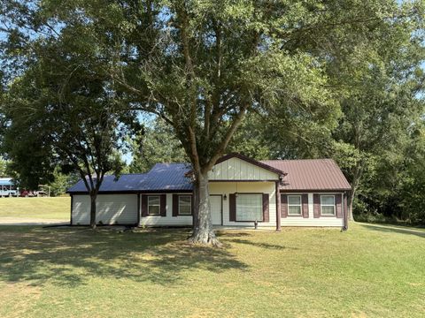 Photo of 145 Lakeview Drive, Guntown, MS 38849 (MLS # 25-3232)