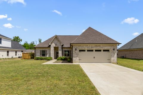 Photo of 157 River Run Dr., Tupelo, MS 38801 (MLS # 26-1399)
