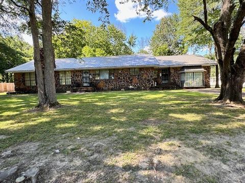 Photo of 2003 Proper, Corinth, MS 38834 (MLS # 25-2534)