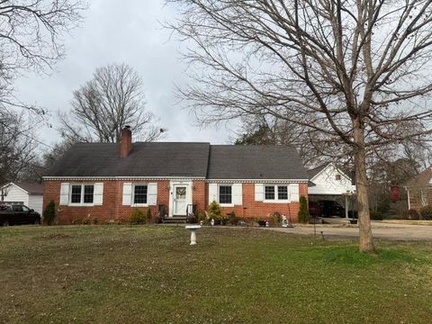Photo of 165 N Brooks St, Pontotoc, MS 38863 (MLS # 26-569)