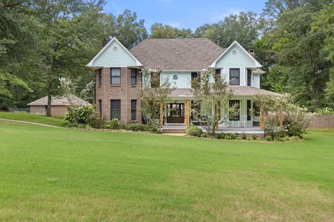 Photo of 2386 Edgemont Circle, Tupelo, MS 38804 (MLS # 25-2714) Photo of 2386 Edgemont Circle, Tupelo, MS 38804 (MLS # 25-2714)