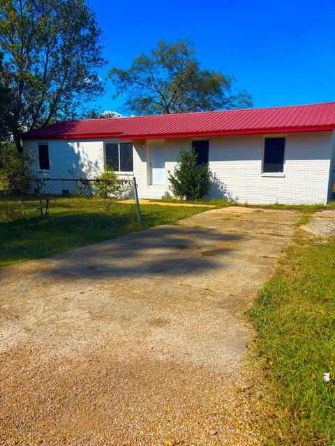 Photo of 402 E Main St, Okolona, MS 38860 (MLS # 25-2571) Photo of 402 E Main St, Okolona, MS 38860 (MLS # 25-2571)