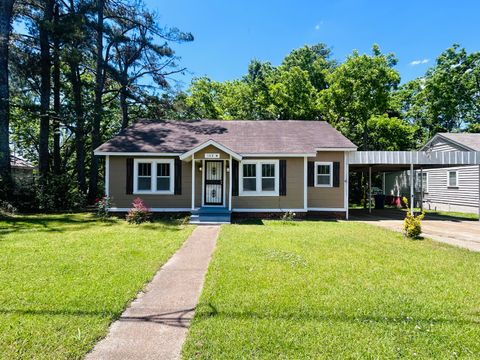 Photo of 149 N College St., Pontotoc, MS 38863 (MLS # 26-1572)