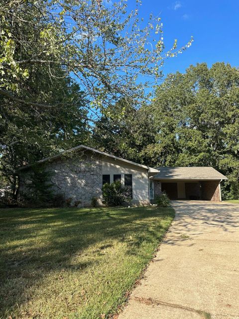 Photo of 103 Hinton Circle, Tupelo, MS 38801 (MLS # 25-3450)