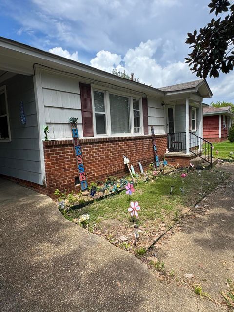 Photo of 504 Willett, Tupelo, MS 38801 (MLS # 25-2646) Photo of 504 Willett, Tupelo, MS 38801 (MLS # 25-2646)