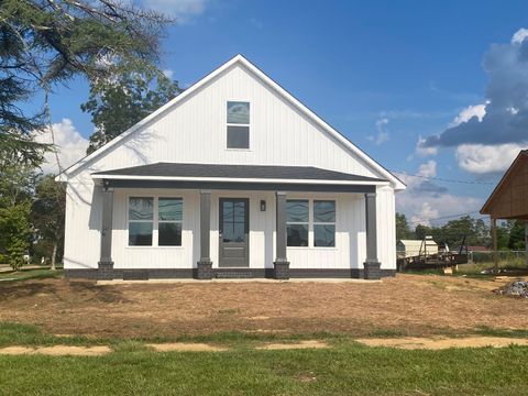 Photo of 304 N 9th Ave., Amory, MS 38821 (MLS # 25-2894) Photo of 304 N 9th Ave., Amory, MS 38821 (MLS # 25-2894)