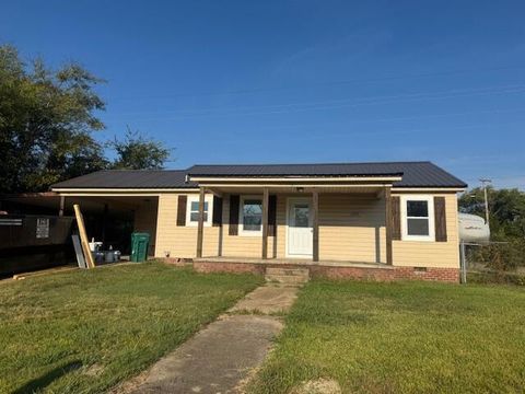 Photo of 1303 Erin Street, Tupelo, MS 38801 (MLS # 25-3468)