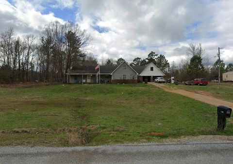 Photo of 40665 Grubb Springs Road, Greenwood Springs, MS 38848 (MLS # 25-4135)