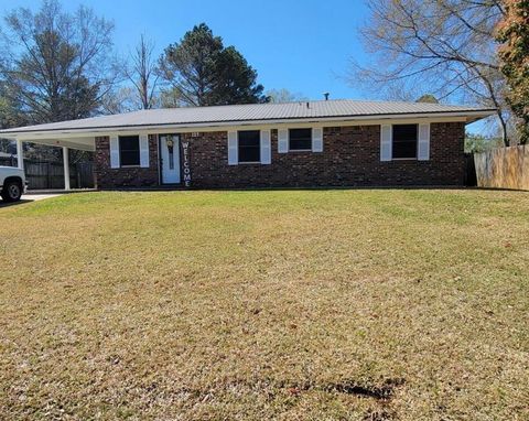 Photo of 127 Montana Dr, Tupelo, MS 38801 (MLS # 25-4004)