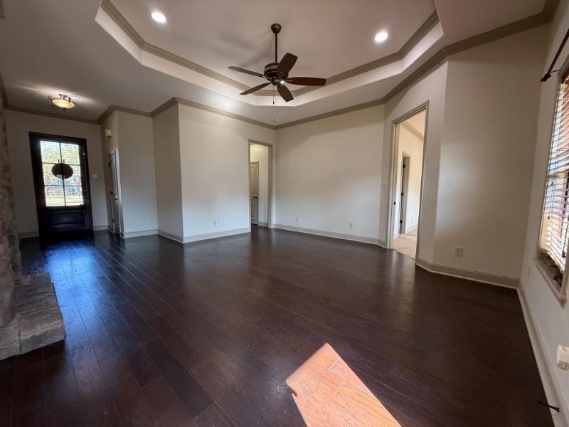 1724 Broadleaf Ln.