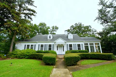 Photo of 800 W Commerce St., Aberdeen, MS 39730 (MLS # 26-2708)
