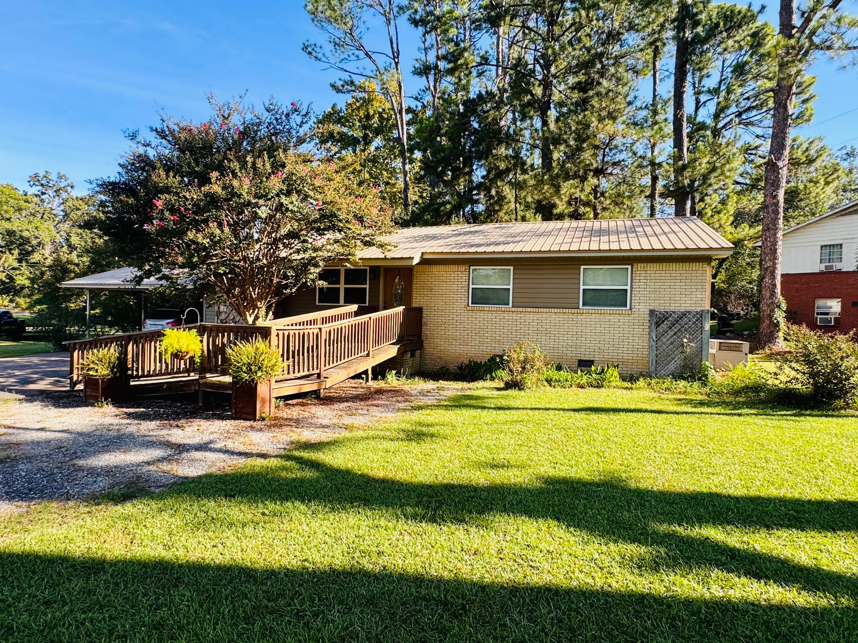 806 Moss Hill Dr.