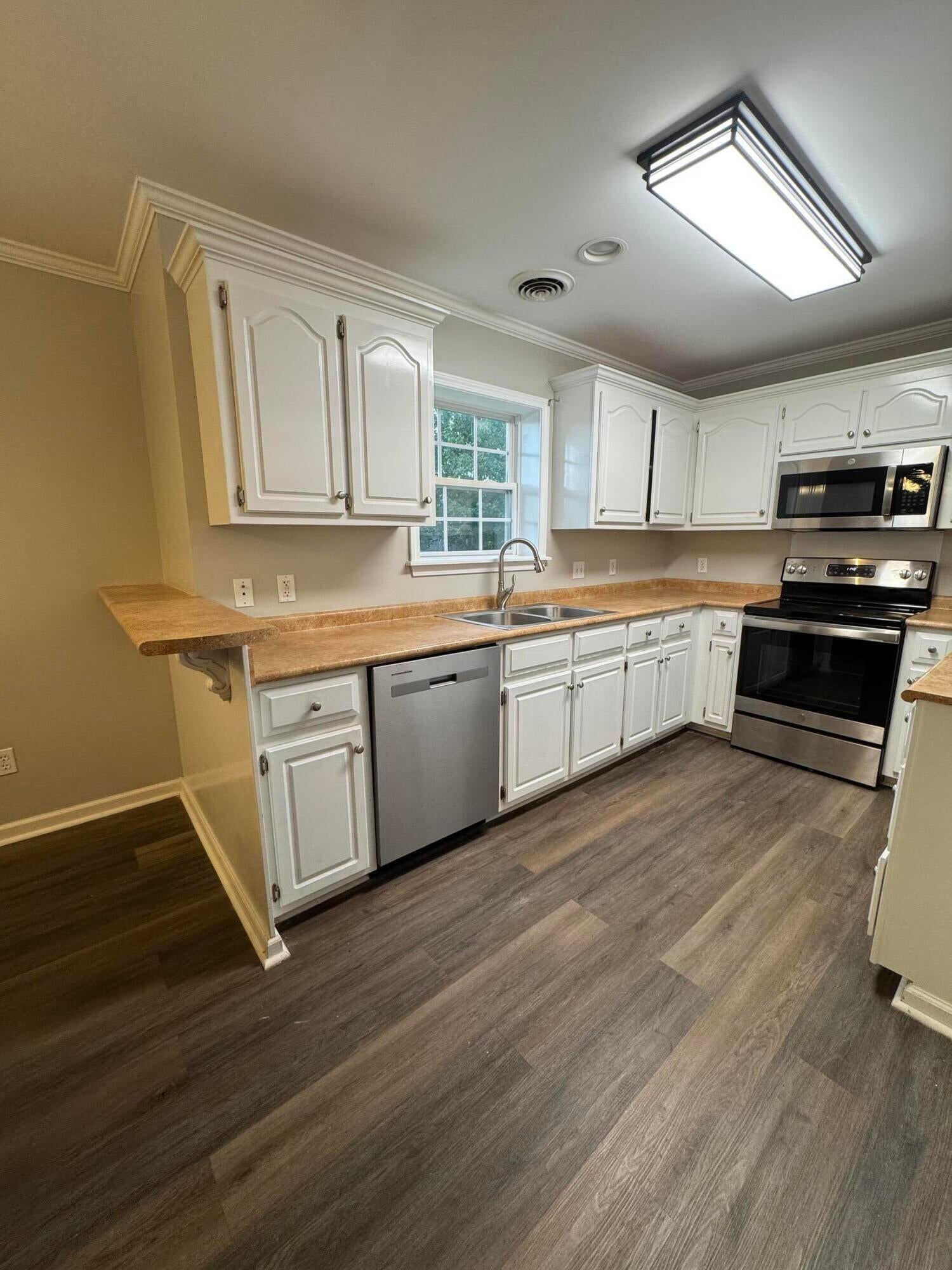 1694 Forest Hill Ln.