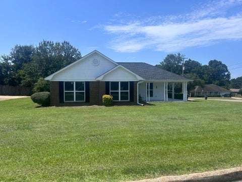 Photo of 3083 Craigmont Dr., Tupelo, MS 38801 (MLS # 26-3025)