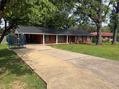 Photo of 101 Westwood Dr., Booneville, MS 38829 (MLS # 26-2138)