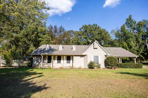 Photo of 30026 Wren Cemetery Road, Aberdeen, MS 39730 (MLS # 26-3429)