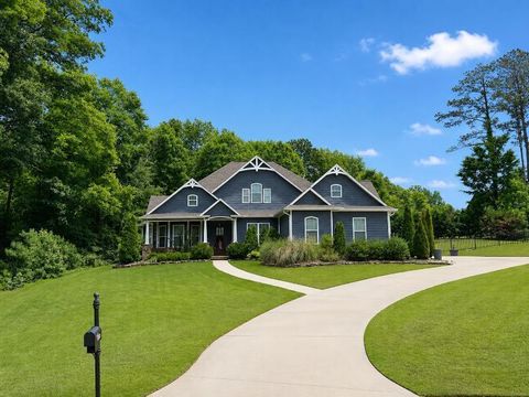 Photo of 2256 Lake Circle Dr., Tupelo, MS 38801 (MLS # 26-1945)