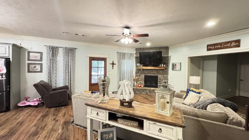 890 County Road 1389