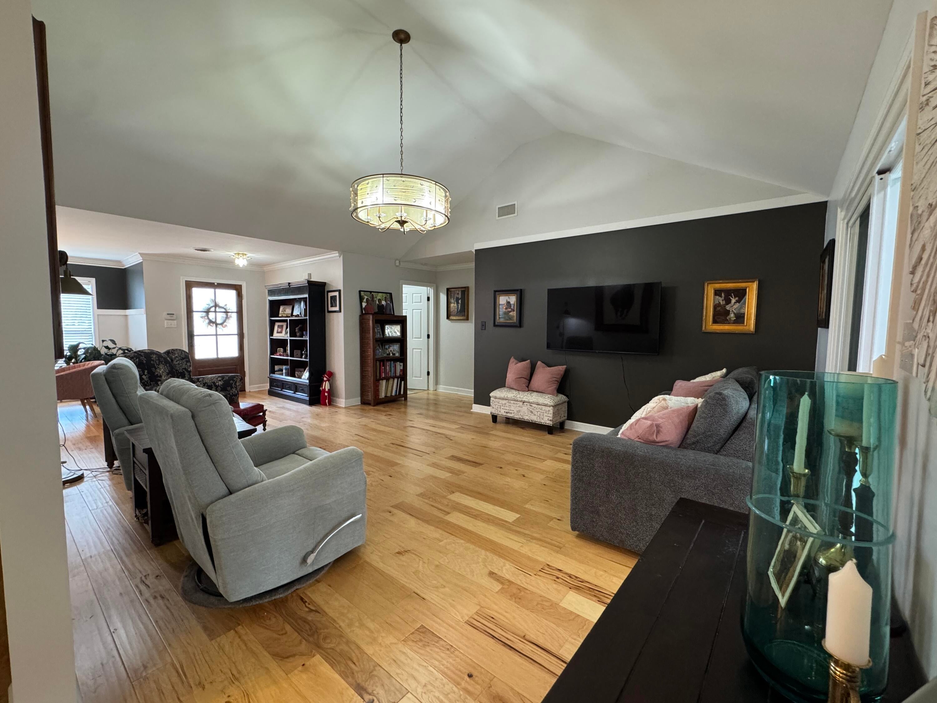 616 McArthur Ln.