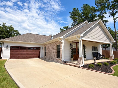 Photo of 1010 Celi Pearl Cv., New Albany, MS 38652 (MLS # 26-3423)