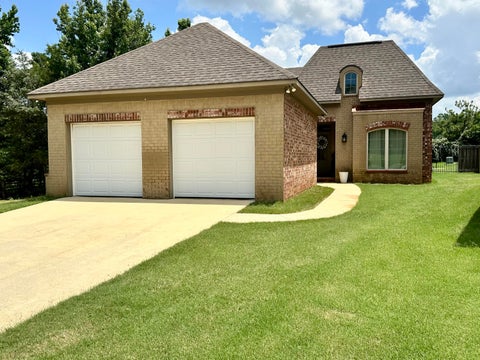 Photo of 112 Clermont CT, Tupelo, MS 38801 (MLS # 26-2102)