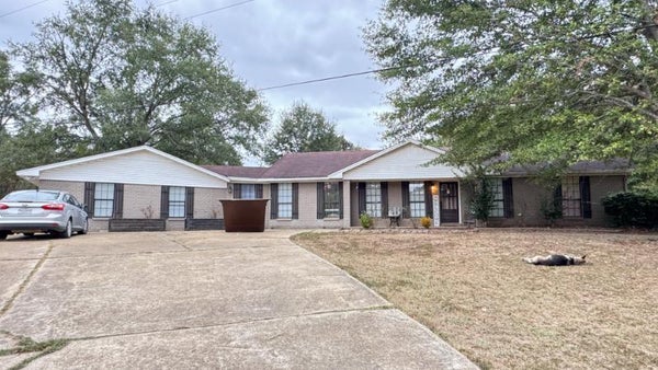 215 CLINGAN LN, PONTOTOC, MS 38863 - Image ea48b830f8d3944fd050039a35962eb2/3968188807