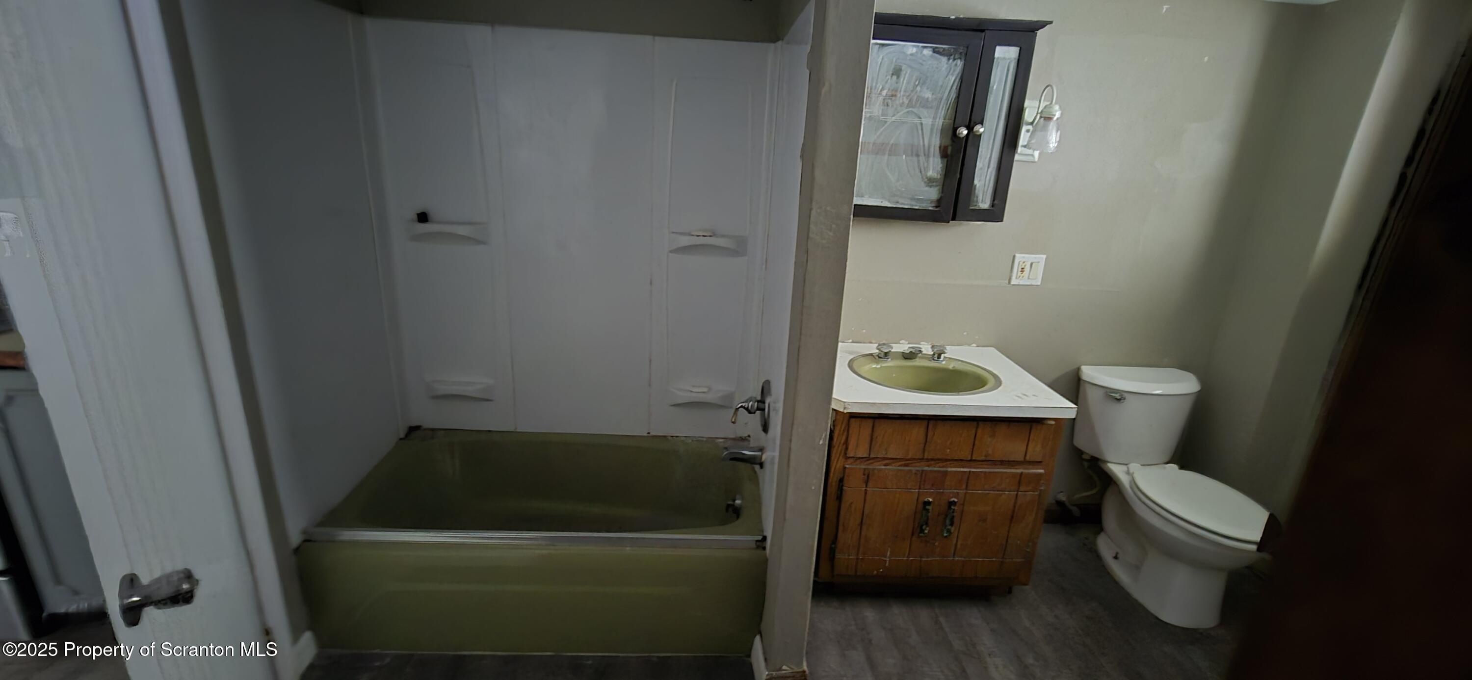 Scranton, Pennsylvania 18504, United States, 6 Bedrooms Bedrooms, ,4 BathroomsBathrooms,Residential,Active,177304