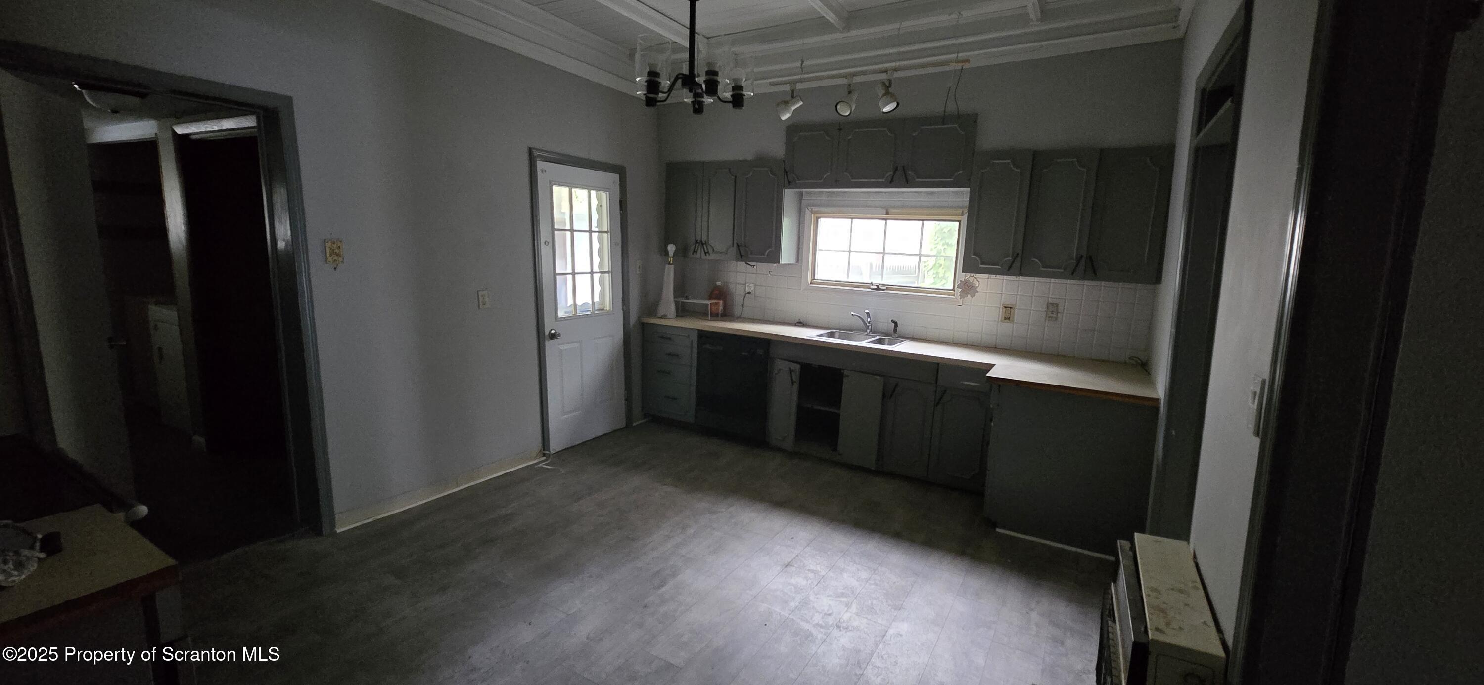 Scranton, Pennsylvania 18504, United States, 6 Bedrooms Bedrooms, ,4 BathroomsBathrooms,Residential,Active,177304