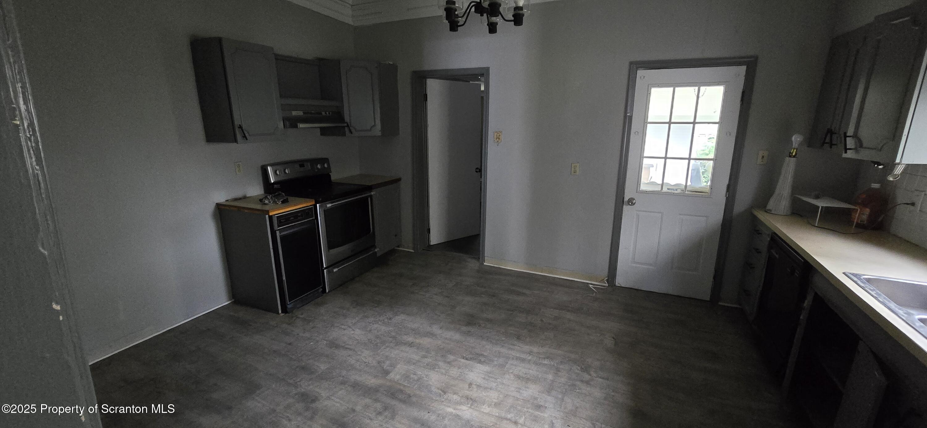 Scranton, Pennsylvania 18504, United States, 6 Bedrooms Bedrooms, ,4 BathroomsBathrooms,Residential,Active,177304