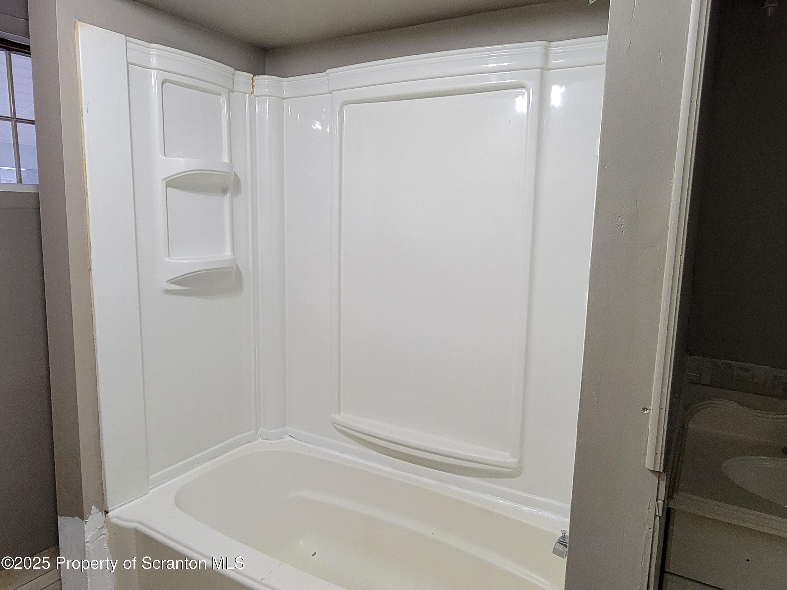 Scranton, Pennsylvania 18504, United States, 6 Bedrooms Bedrooms, ,4 BathroomsBathrooms,Residential,Active,177304