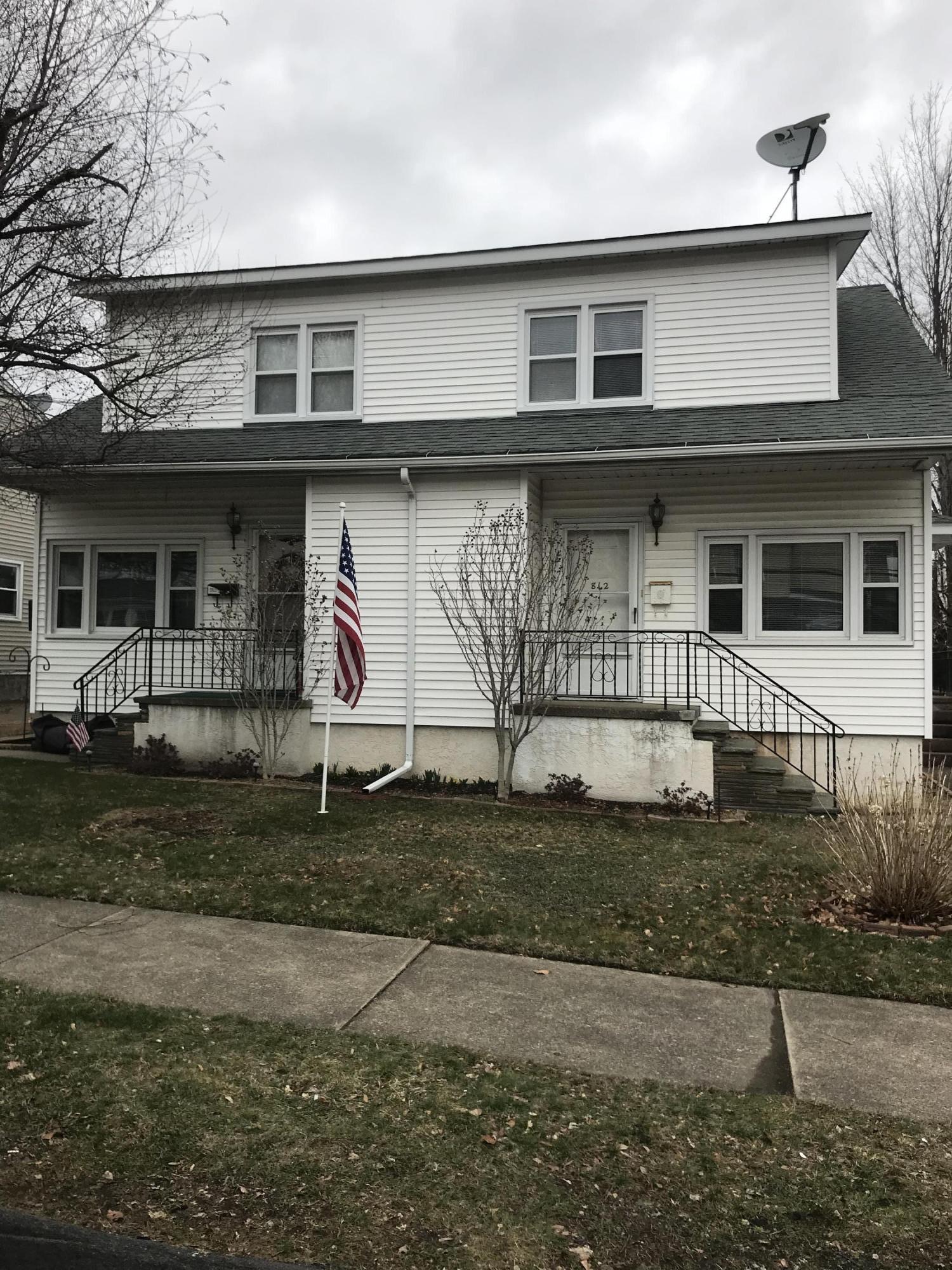 Photo 1 of 16 — 812 Lincoln Street, Blakely, PA 18447