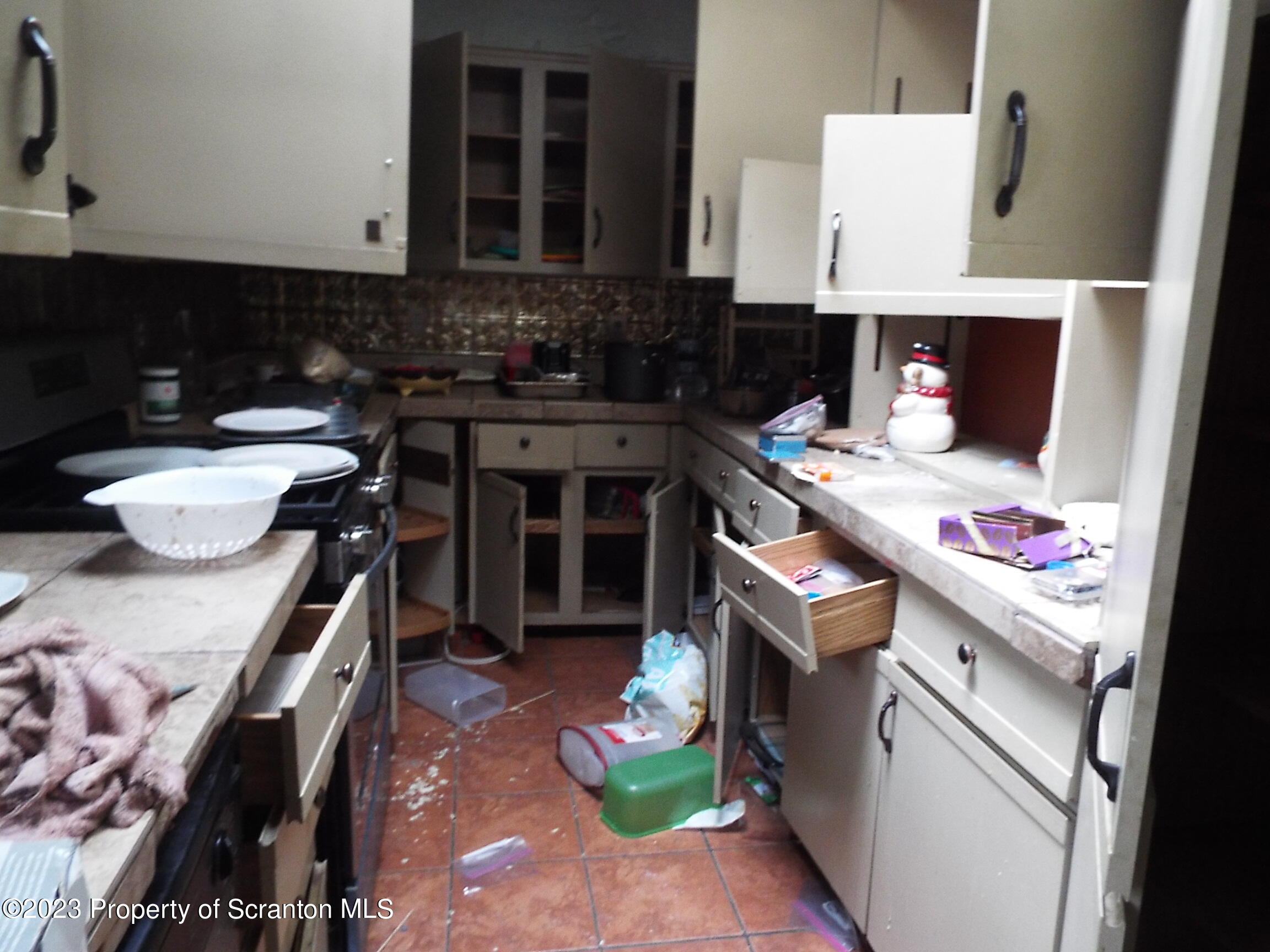 Scranton, Pennsylvania 18510, United States, 3 Bedrooms Bedrooms, ,2 BathroomsBathrooms,Residential,Pending,73332