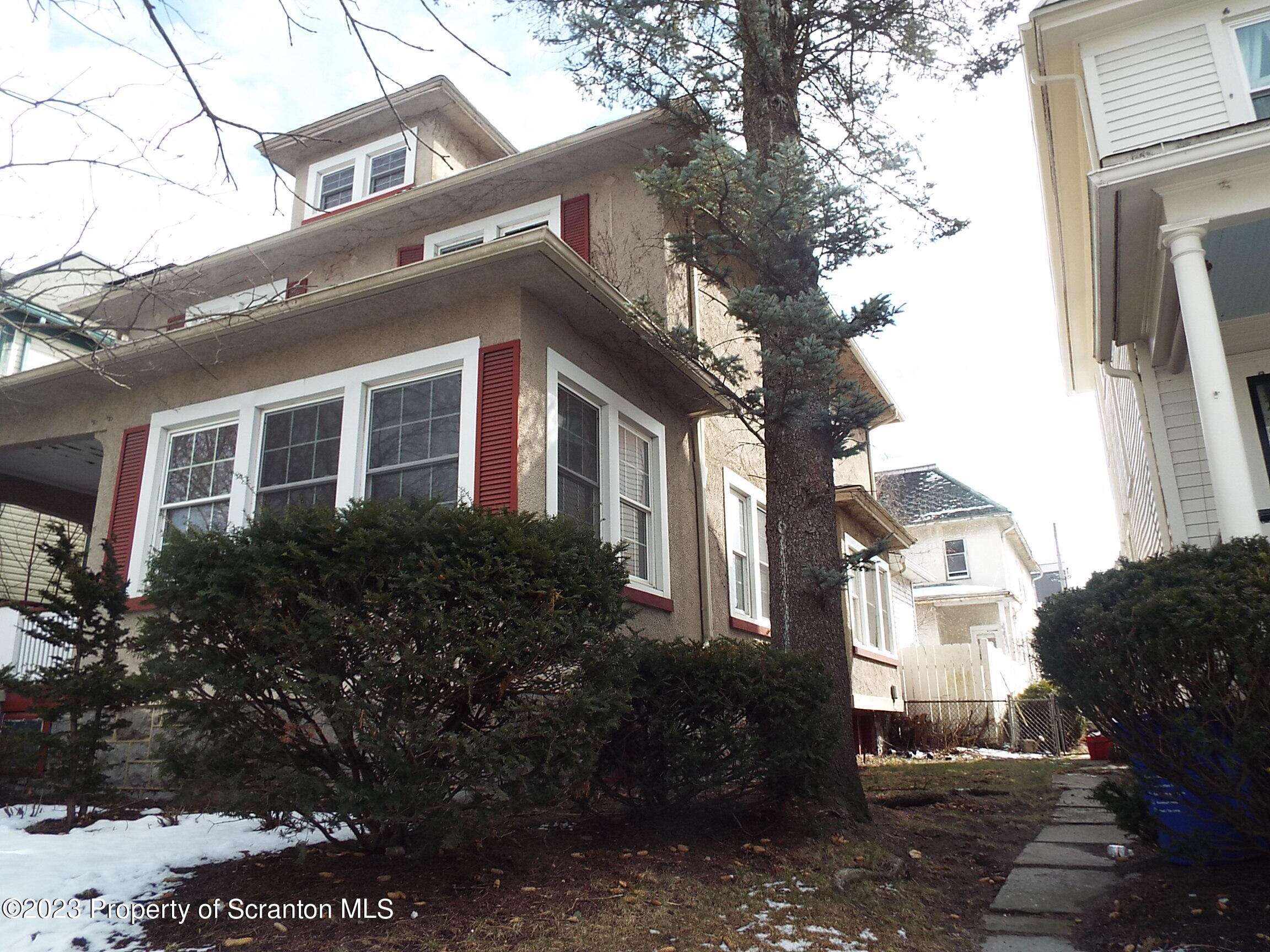 Scranton, Pennsylvania 18510, United States, 3 Bedrooms Bedrooms, ,2 BathroomsBathrooms,Residential,Pending,73332