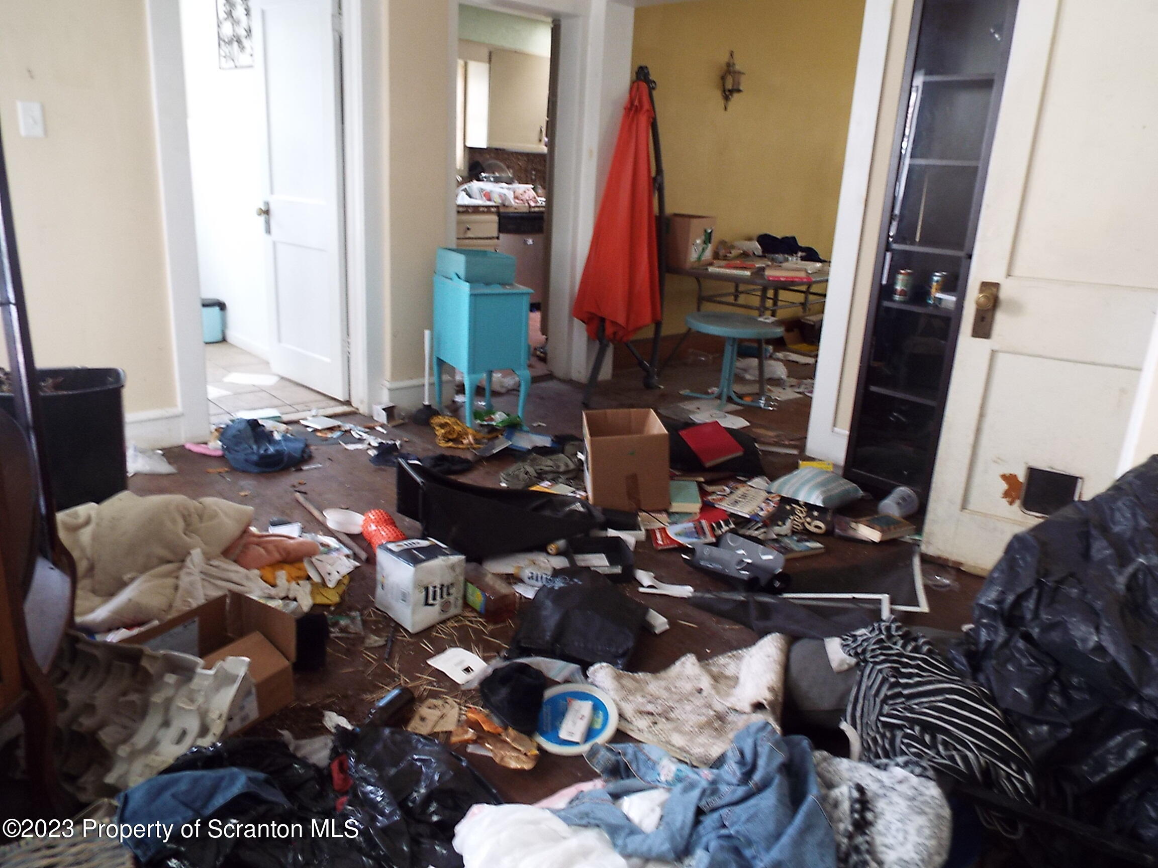 Scranton, Pennsylvania 18510, United States, 3 Bedrooms Bedrooms, ,2 BathroomsBathrooms,Residential,Pending,73332