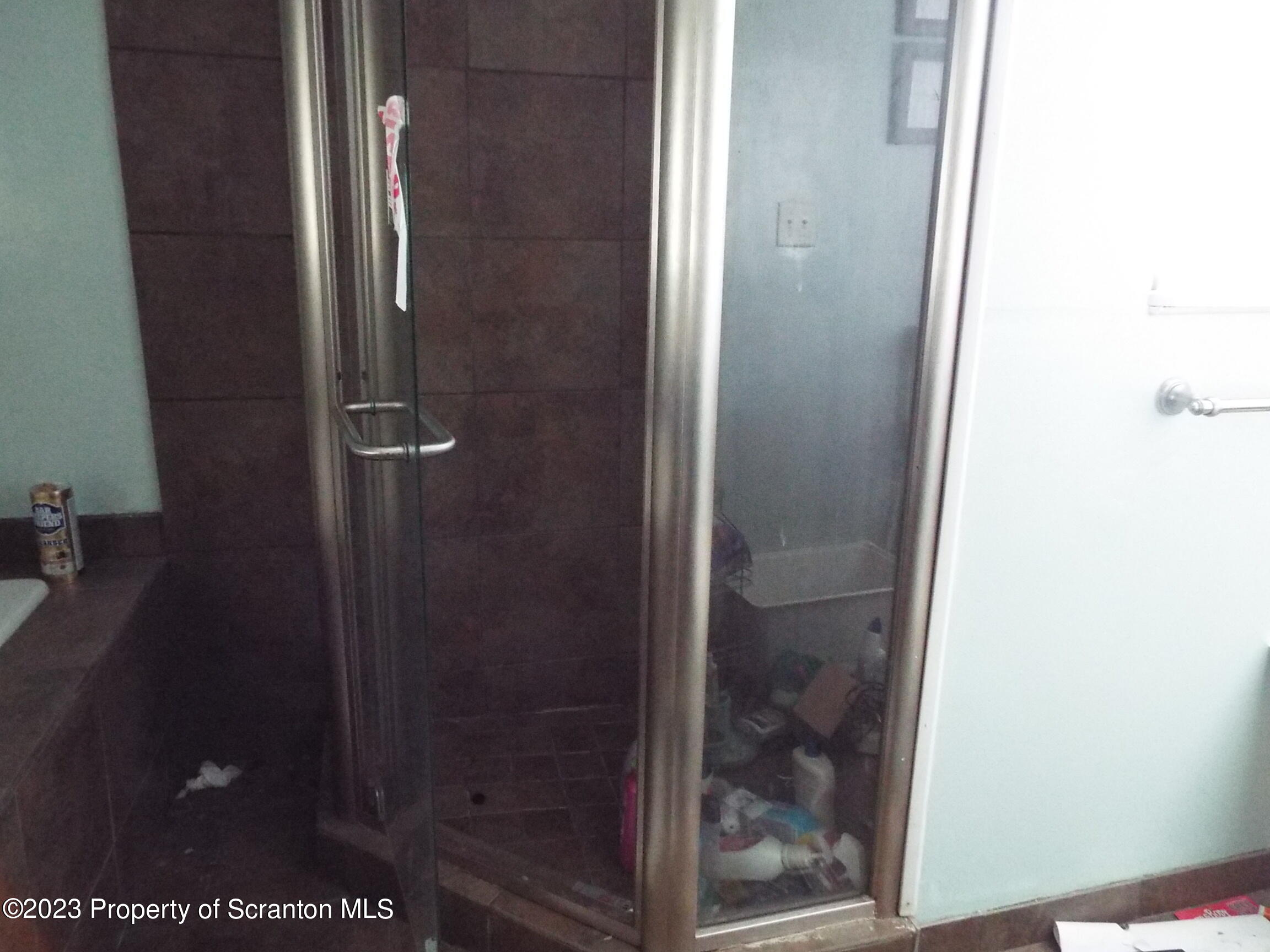 Scranton, Pennsylvania 18510, United States, 3 Bedrooms Bedrooms, ,2 BathroomsBathrooms,Residential,Pending,73332