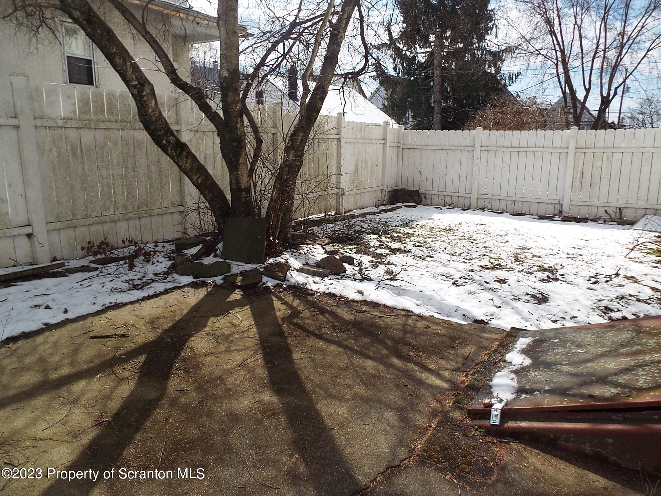 Scranton, Pennsylvania 18510, United States, 3 Bedrooms Bedrooms, ,2 BathroomsBathrooms,Residential,Pending,73332